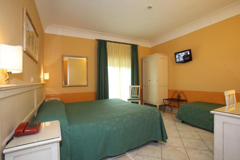 اتاق استاندارد سه نفره, Albergo Chiusarelli