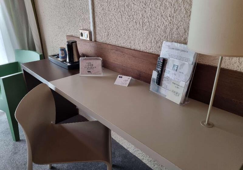 Номер Стандарт, Kyriad Angoulême Nord Champniers  Hôtel & Résidence