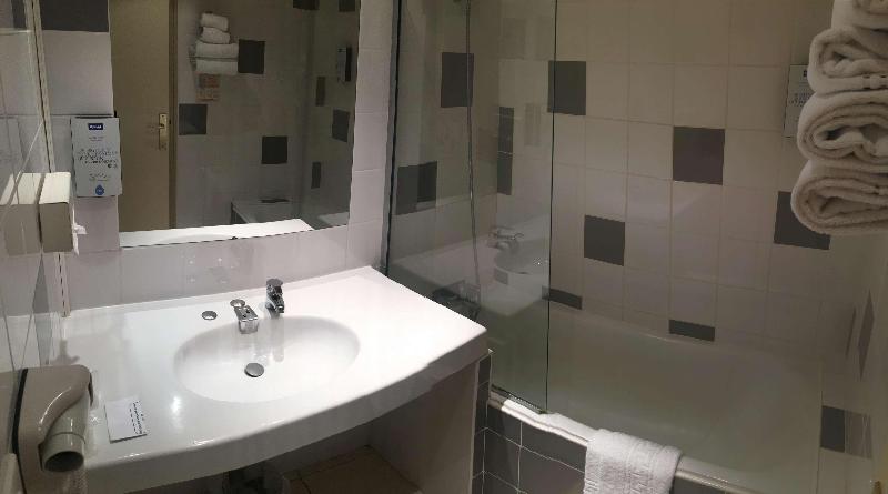 Номер Стандарт Трехместный, Kyriad Angoulême Nord Champniers  Hôtel & Résidence