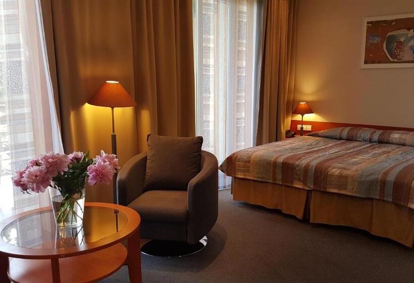Junior Suite, Perkuno Namai