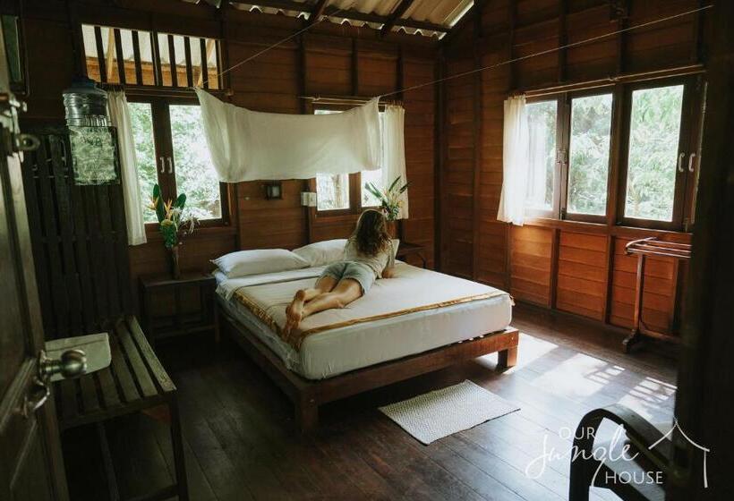 Семейное Бунгало, Our Jungle House