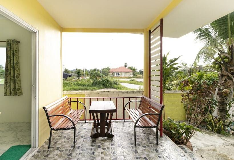 豪华三人间, Oyo 953 Tawan Resort