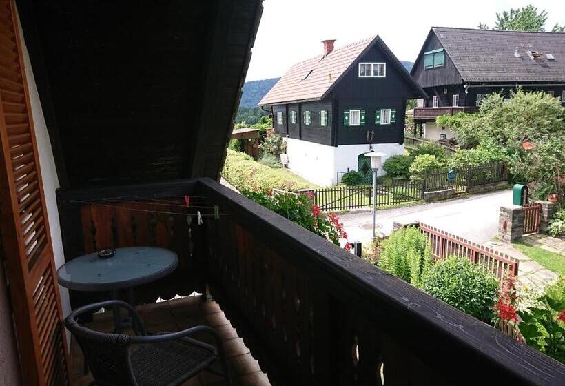 Номер Стандарт Индивидуальный с Балконом, Gästehaus Der Gamser Winzerstube