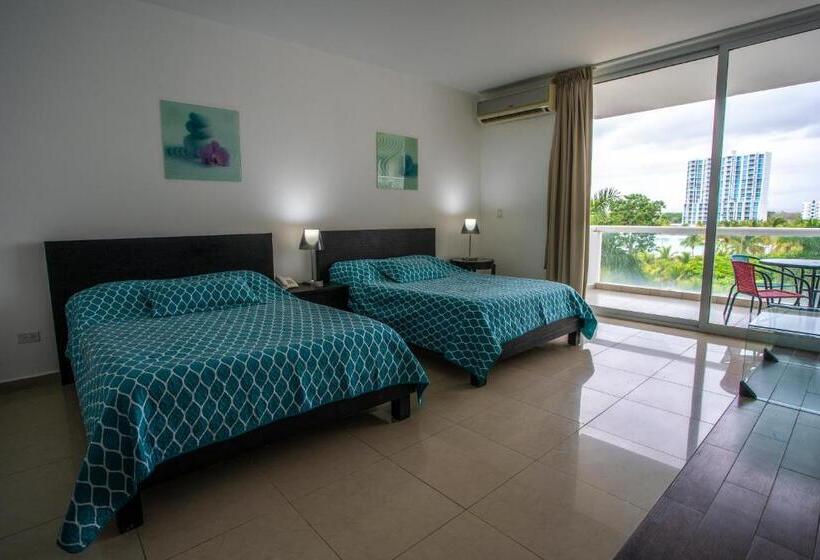 Четырехместный Номер Стандарт с Балконом, Town Center Paradise In Playa Blanca