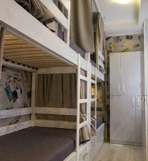 سرير فى غرفة مشتركه, Art House Hostel