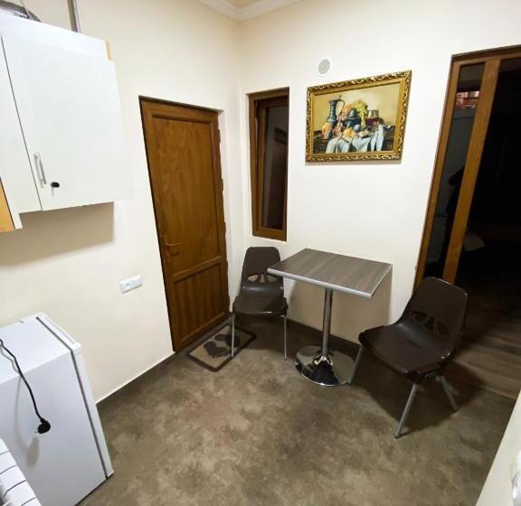 4인용 수피리어 룸, Domino Yerevan Hostel