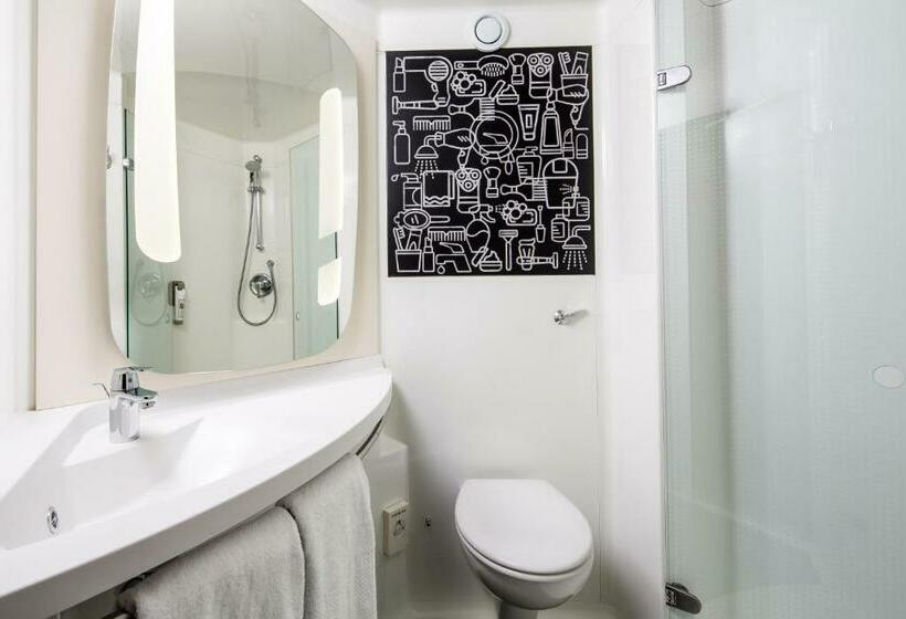 Номер Стандарт, Ibis London Wembley