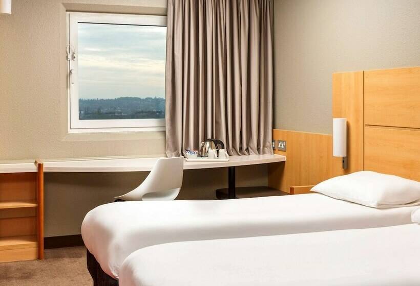 Номер Стандарт, Ibis London Wembley