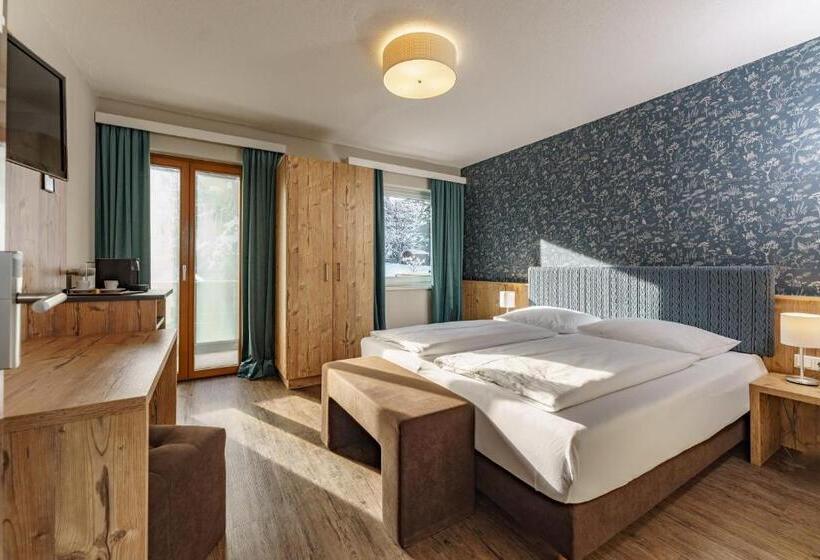 Номер Стандарт с Балконом, Landhaus Hubertus Wellness & Breakfast