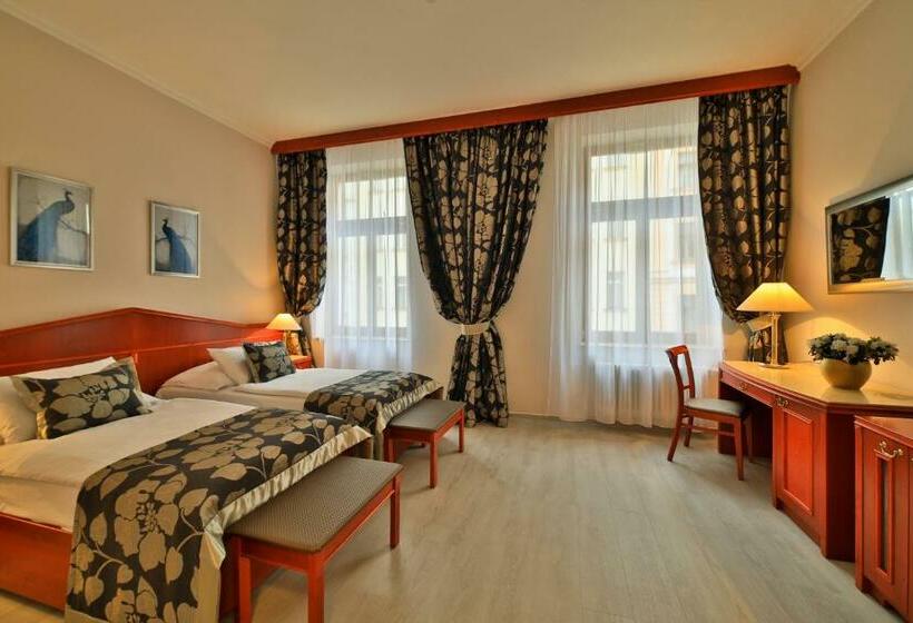 Quarto Estandar, Carlton