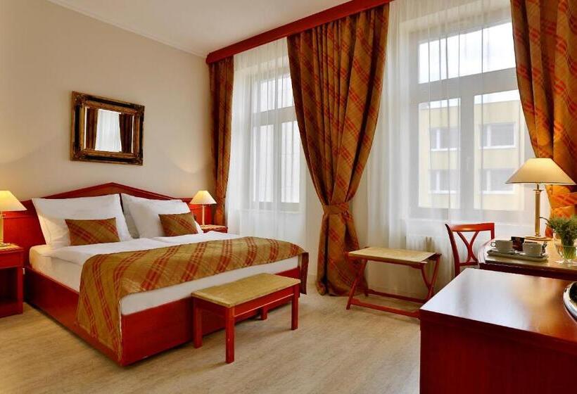 Quarto Estandar Individual, Carlton