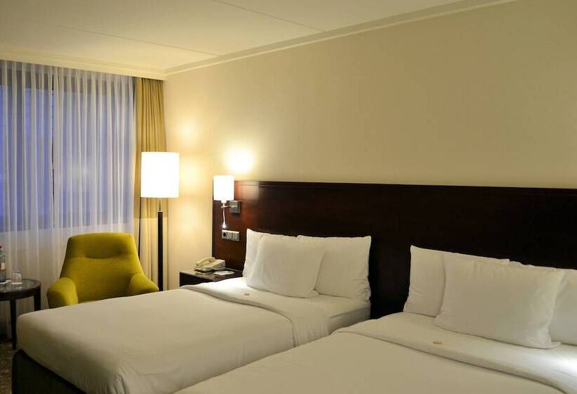 Номер Стандарт Верхний Этаж, Courtyard By Marriott Düsseldorf Seestern