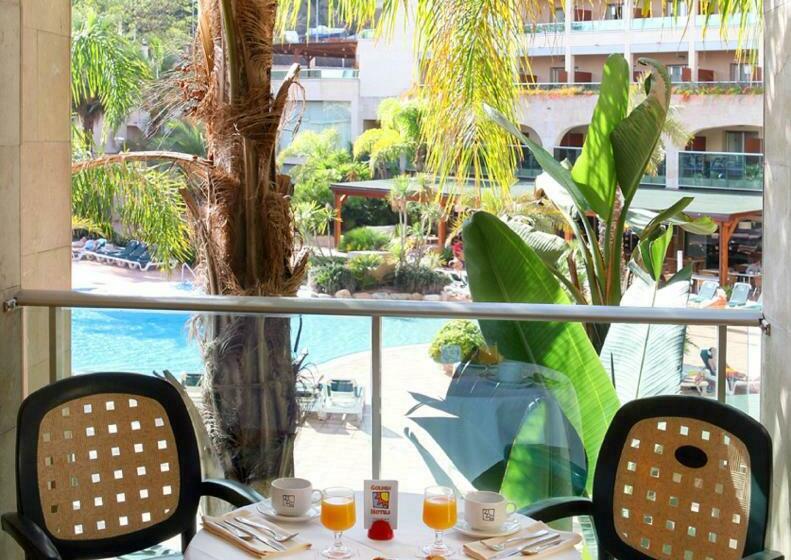 Трехместный Номер Стандарт Вид на Бассейн, Golden Bahia De Tossa & Spa 4 Sup
