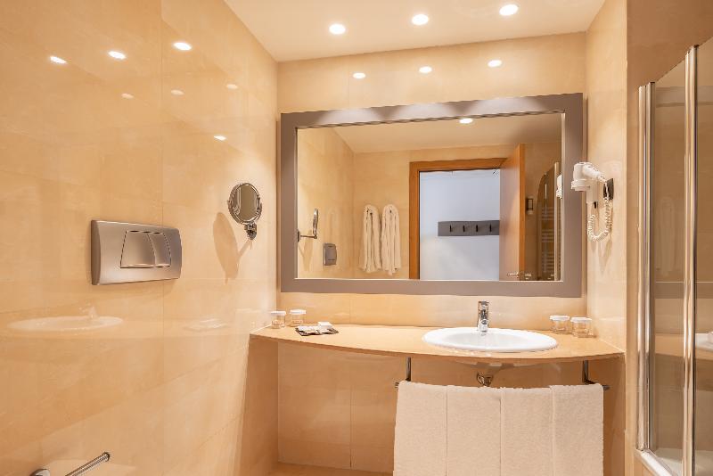 Номер Стандарт Трехместный, Golden Bahia De Tossa & Spa 4 Sup