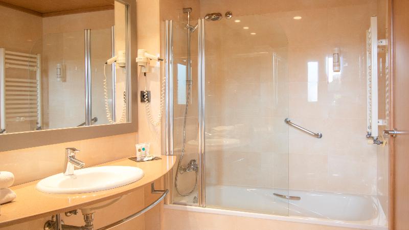 Трехместный Номер Стандарт Вид на Бассейн, Golden Bahia De Tossa & Spa 4 Sup