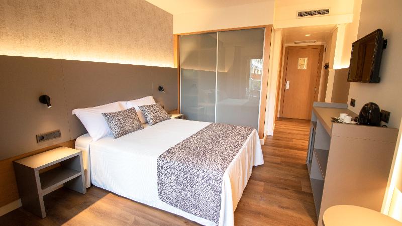 Номер Стандарт Вид на Бассейн, Golden Bahia De Tossa & Spa 4 Sup