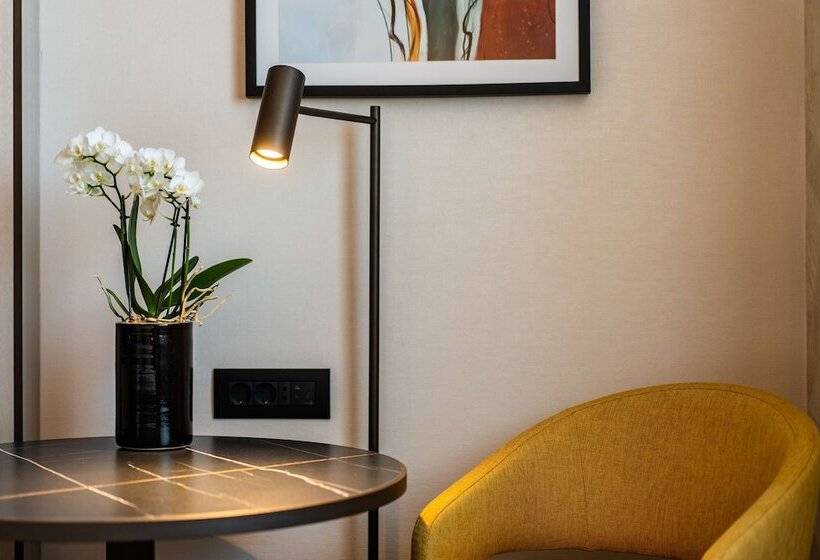 Номер Executive, Hilton Sofia