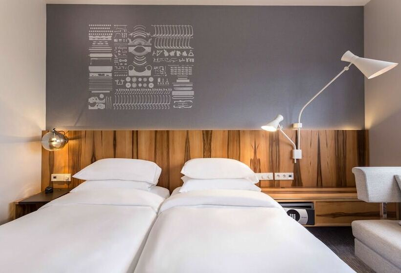 اتاق لوکس با چشم‌انداز, Hyatt Regency Paris Etoile