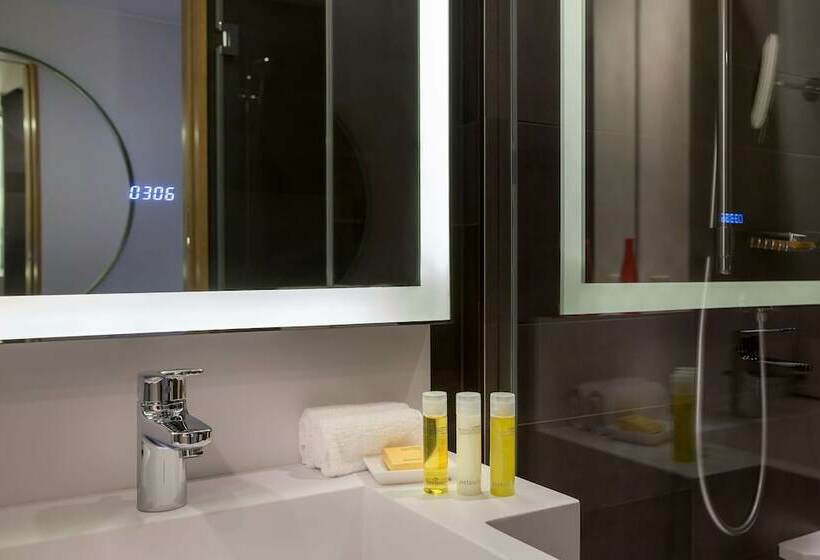 اتاق لوکس با چشم‌انداز, Hyatt Regency Paris Etoile