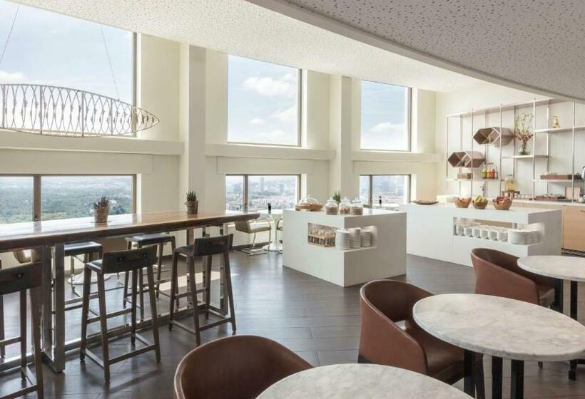 سوئیت پرزیدنت, Hyatt Regency Paris Etoile