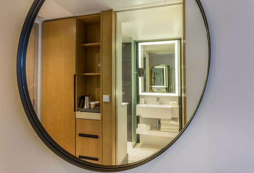 اتاق خانوادگی, Hyatt Regency Paris Etoile