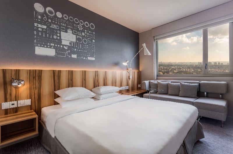 Club Room King Bed, Hyatt Regency Paris Etoile