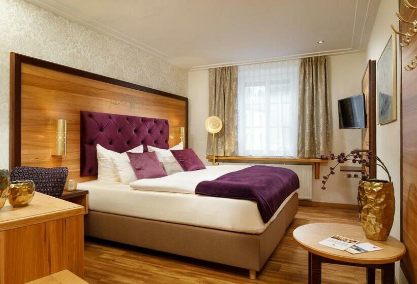 Номер Deluxe, Schlosskrone