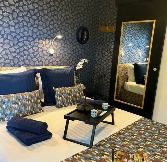 سوییت با چشم‌انداز استخر, Suite Indigo Jacuzzi Prive Piscine Vue Mer Acces Cuisine Laverie