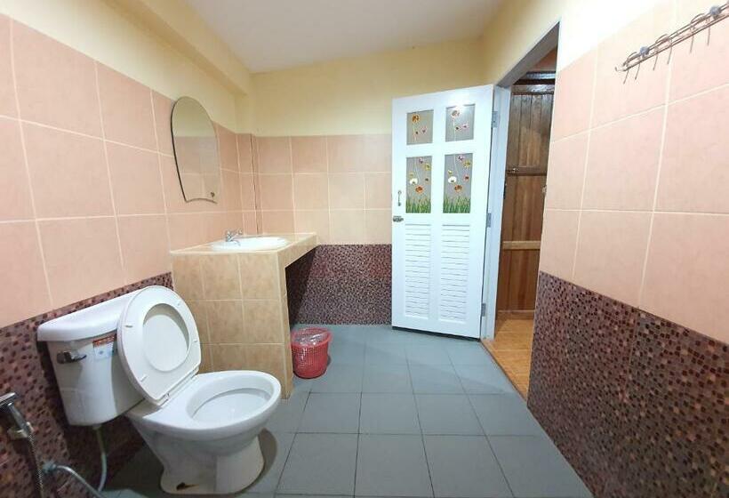 בונגלו משפחתי, Benjaporn Bungalow