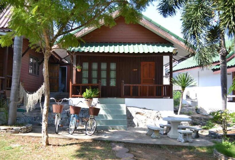 اتاق استاندارد چهار تخته, Benjaporn Bungalow