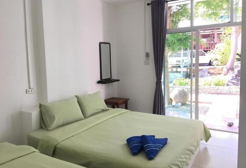 חדר סטנדרט לארבעה, Benjaporn Bungalow