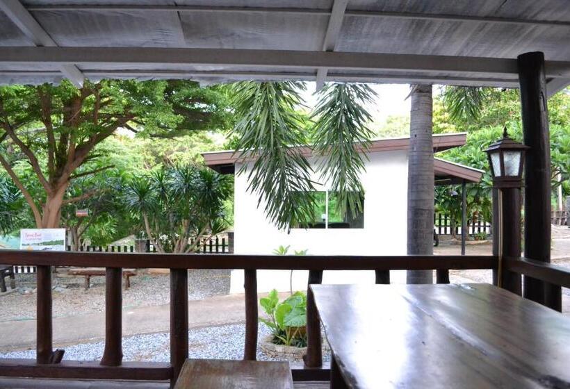 بنگله خانوادگی, Benjaporn Bungalow