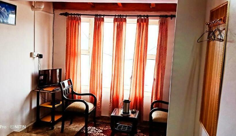 Номер Deluxe с Балконом, Jaishnavi Homestay  Mukteshwar