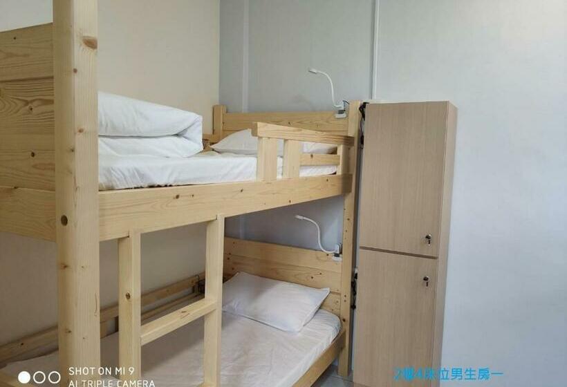 تختخواب در اتاق مشترک, Simple Life Hostel