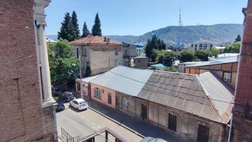 تختخواب در اتاق مشترک, Guest House Irina Tbilisi