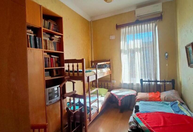 اتاق استاندارد سه نفره, Guest House Irina Tbilisi