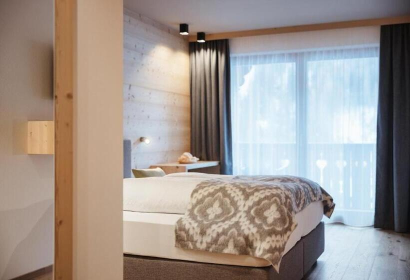 Номер Стандарт с Балконом, Berghotel Sanví