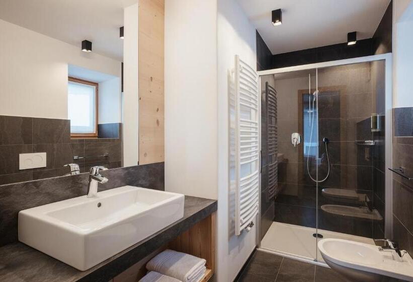 Номер Стандарт с Балконом, Berghotel Sanví