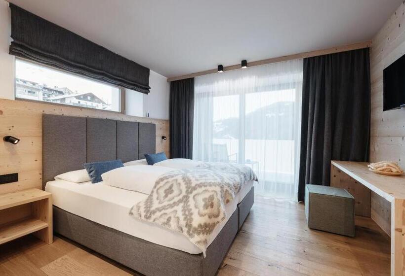 Номер Стандарт с Балконом, Berghotel Sanví