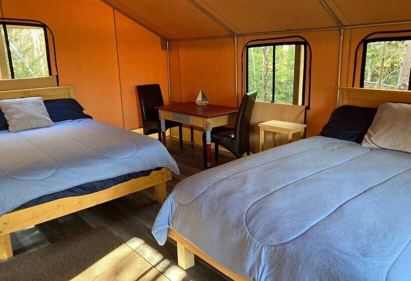 Standard Tent, Dominion Hill Country Inn