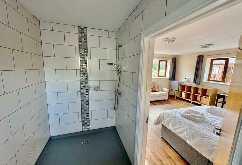 Quarto Familiar, Lillypool Farm