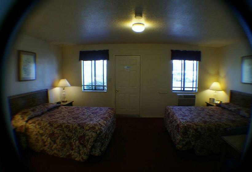 Номер Стандарт, Travelers Motel