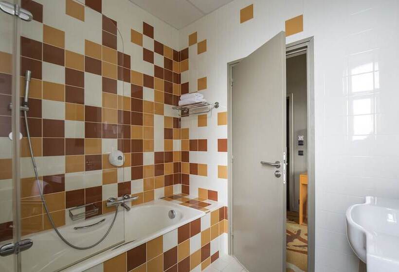 Quarto Triplo Estandar, Otonali Hôtel By Breizh Café