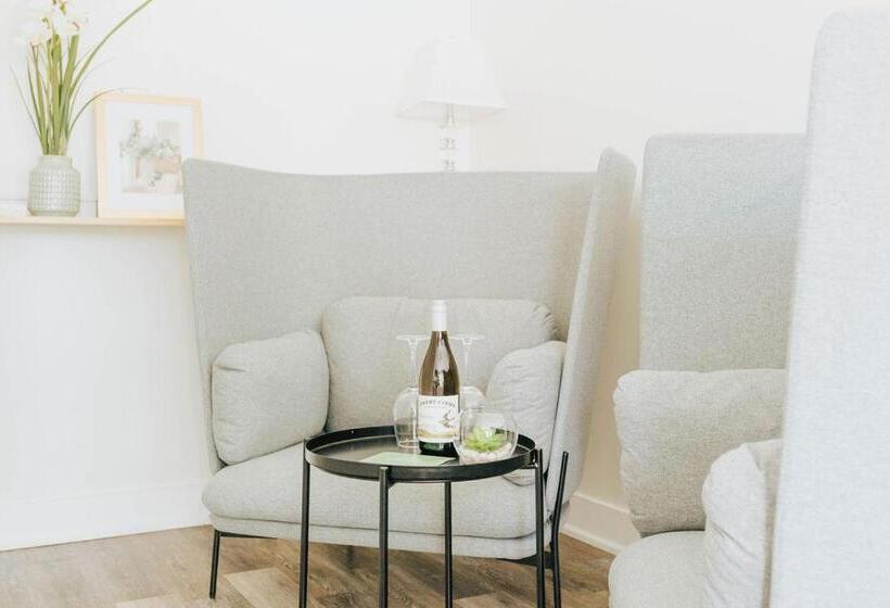 Студия Deluxe, Naramata Courtyard Suites