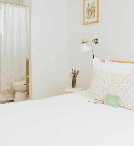 Номер Deluxe, Naramata Courtyard Suites