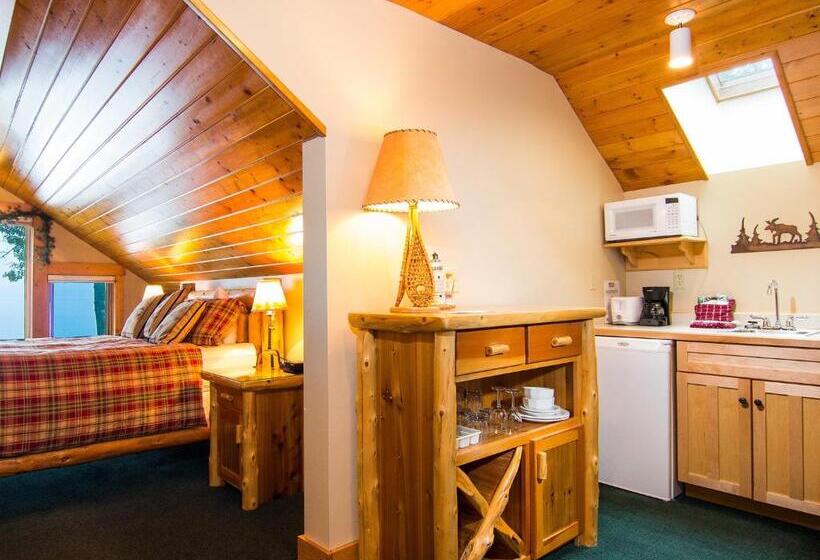 Suite with lake view, Grand Superior Lodge