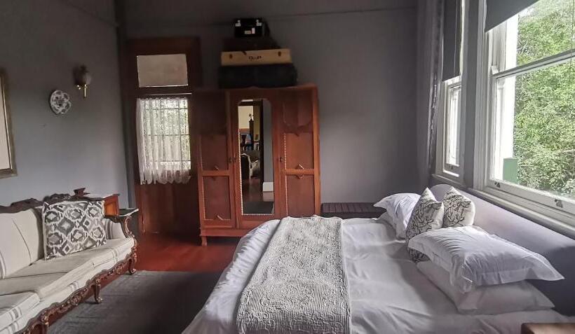 Номер Стандарт Вид на Горы, Royston Hall Historical Guesthouse
