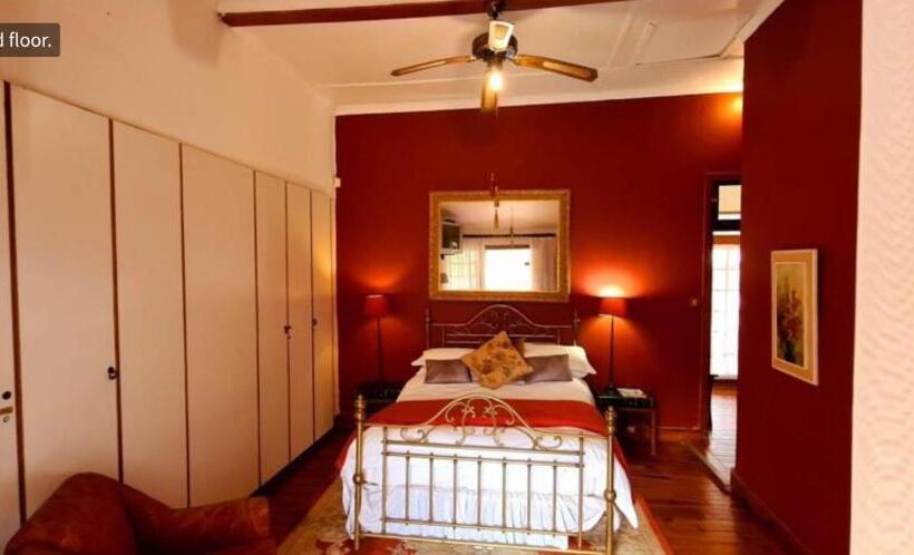 Номер Стандарт Вид на Сад, Royston Hall Historical Guesthouse