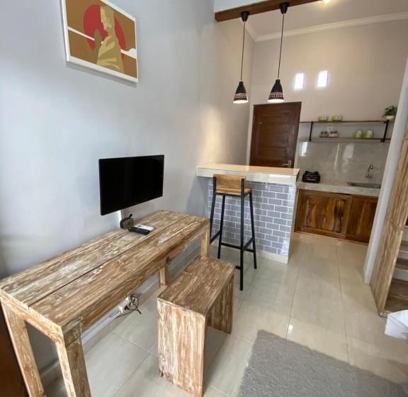 스탠다드 스튜디오, Lagriya Guest House