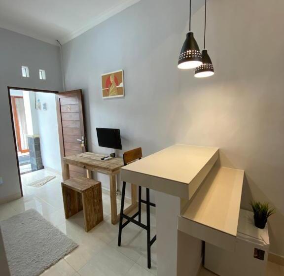 스탠다드 스튜디오, Lagriya Guest House